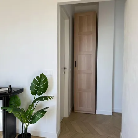 Apartman Bollicina - Free Parking, Ac & Balcony Milánó