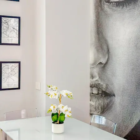 Panzeri Design - 2 Mins Darsena E Navigli * Milan