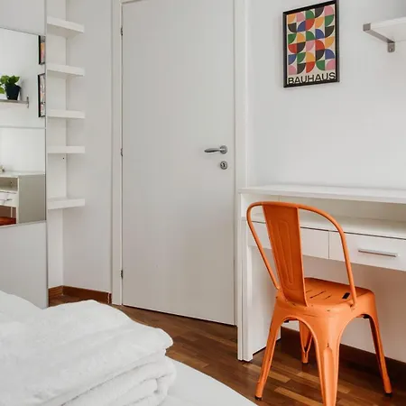 Apartman Cozy Modern Near Metro, Wifi Ac