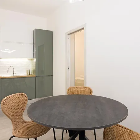 Gioia - Sopra La Metro Sondrio ミラノ