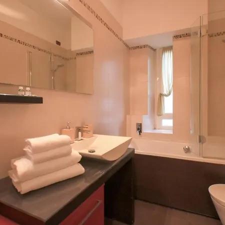 Comfortable And Strategic In The Center Of *