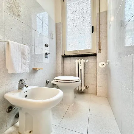 Golden Luxe - Graffiti House * ميلان