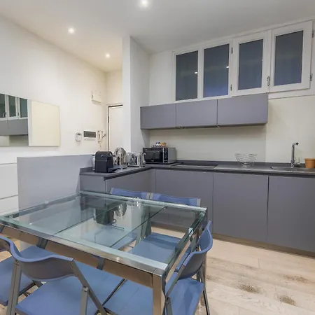 Kramer House, In The Fashion District! Milan