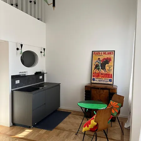 Daire Design In The Heart Of Milano
