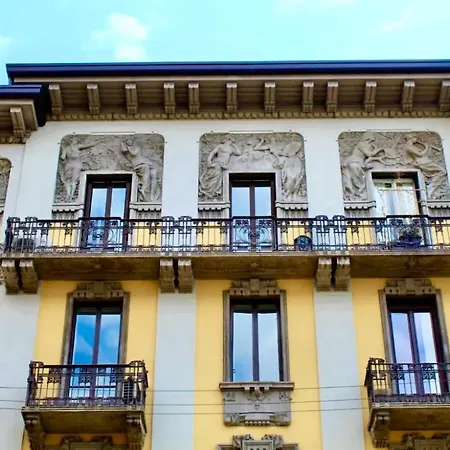 Luxury In Art Nouveau Building Next To Metro Station Bed & Breakfast 4*