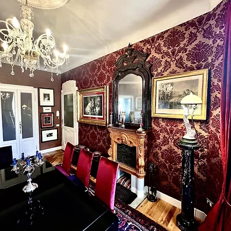 Luxury In Art Nouveau Building Next To Metro Station Bed & Breakfast