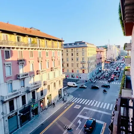 Luxury In Art Nouveau Building Next To Metro Station Bed & Breakfast