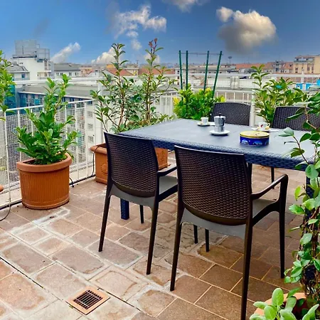 아파트 Penthouse In The Sky With 30 Sqm Terrace Station *