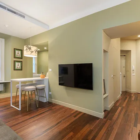 Apartment Elegant Historic On A Tree-lined Avenue Near Cadorna Station *