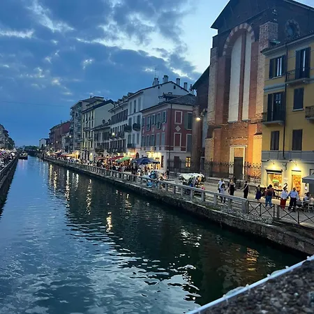 Carrara 23 Navigli Be Like! - Duomo Forum Bocconi Μιλάνο