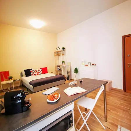 Cozy 50 Meters From The Metro