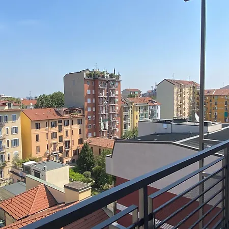 דירה Penthouse Luce Near Metro-bus-tram מילאנו