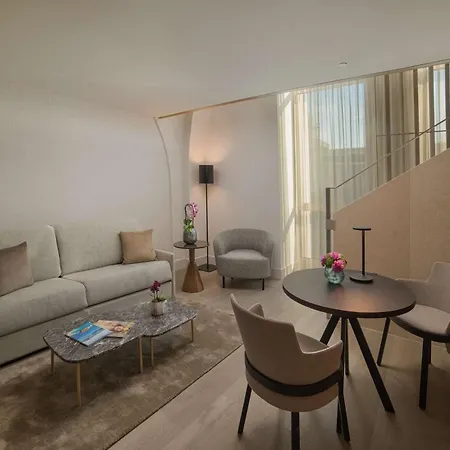 Hotel Nh Collection Citylife 4*