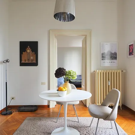 Piano Alto Vista Sul Parco Appartement Milaan