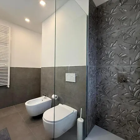 Apartment Wide & Bright 2 Bedroom Flat 50m From M4 Station *