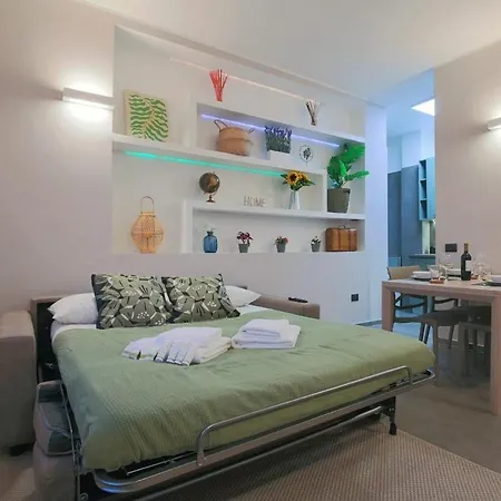 Wide & Bright 2 Bedroom Flat 50m From M4 Station *