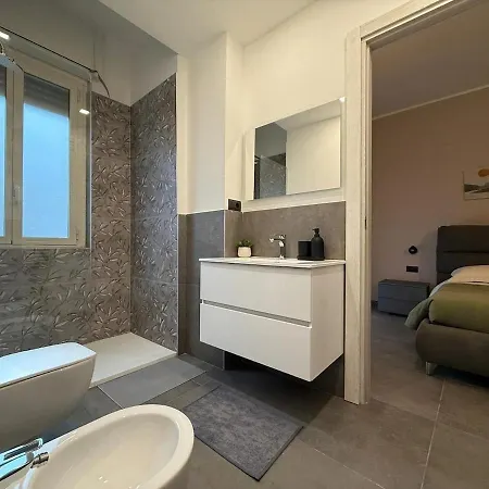 Wide & Bright 2 Bedroom Flat 50m From M4 Station Apartment