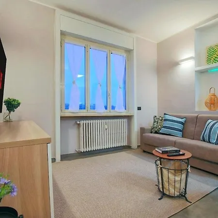 Wide & Bright 2 Bedroom Flat 50m From M4 Station * Milan