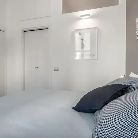 Apartment Luminoso Bilocale Porta Genova Navigli Milan