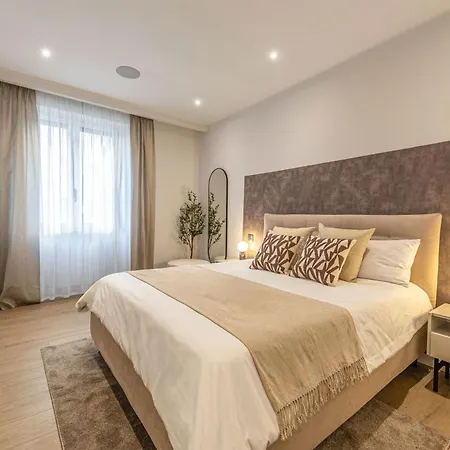 Luxury 2 Bedroom In *