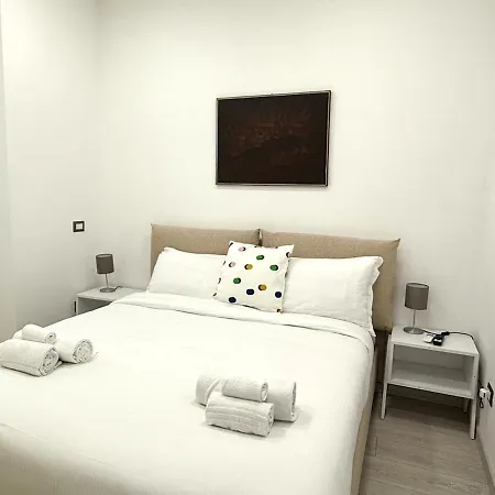 Apartment 5 Minuti Duomo - Metro M4 Argonne - Linate Airport *