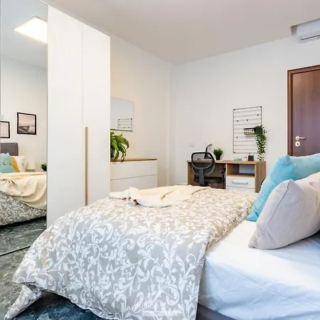 Spacious 4-bed 2-bath, 3 Min Walk To M1 Bande Nere * Milano