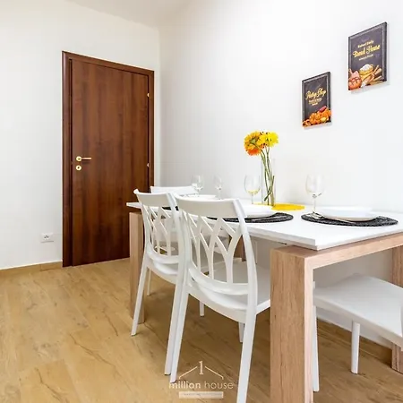 Appartamento Spacious 4-bed 2-bath, 3 Min Walk To M1 Bande Nere Milano