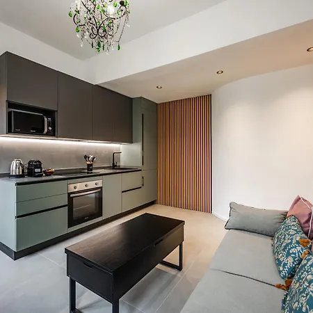 Charming Modern Near The Heart Of דירה *