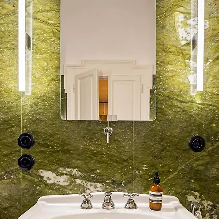 Elegant 1920s Apartment, Refined & شقة ميلان