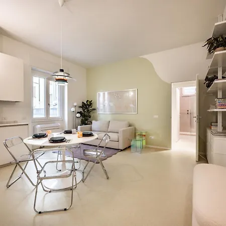 Design And Silence - Wide Renovated 2 Stops Form