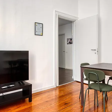 Joivy Cosy 3br Flat In The Centre Of * Милан