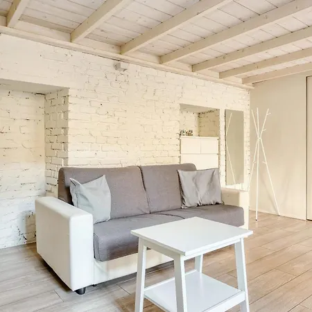 Modern Loft Near Bosco Verticale Apartment *