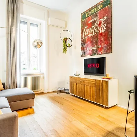 Daire Goldoni House - Duomo 2 K M - Porta Venezia - Linate Milano