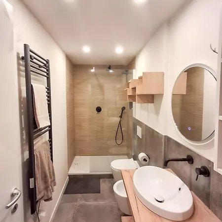 Apartmán Bright One-bedroom Near Isola
