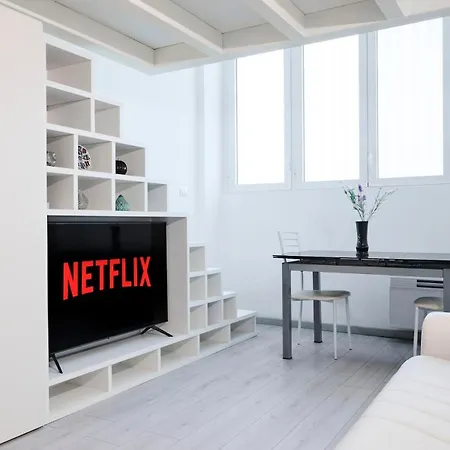 Modern Loft In Milan's Heart * ミラノ