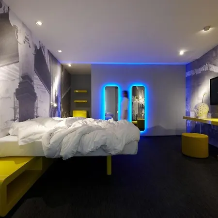 Town House Street Hotel
