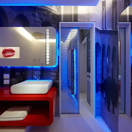 Town House Street Hotel *