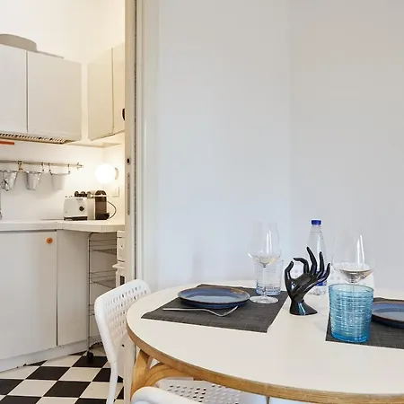 Corso Garibaldi Shopping Center, Art E Shopping Apartment *