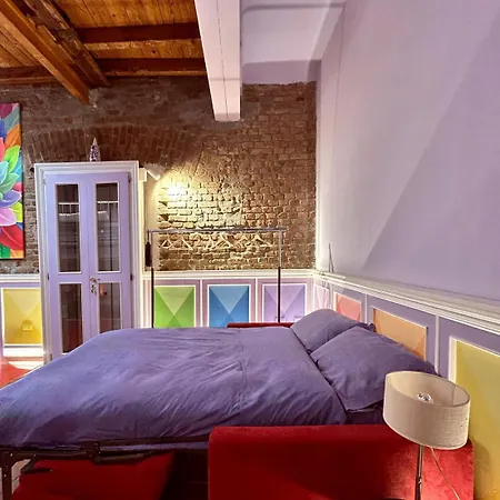 With Terrace And Loft With Garden In Naviglio Pavese ゲストハウス