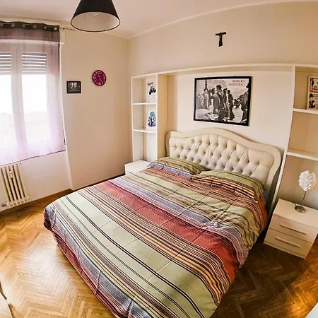 Sunny's House Apartment