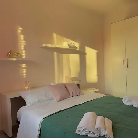 Navigli Metro4-tram2-naviglio Grande