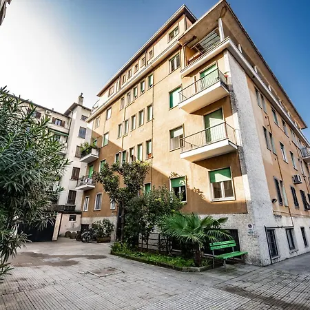 Design And Silence - Wide Renovated 2 Stops Form *