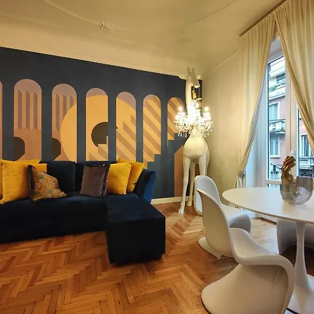 9 Guests 2 Together 2 And 3 Floor With, 4 Bedrooms, 4 Baths In Downtown With Ac, Wifi And Subway M1 M2 Airport Connected * Milaan