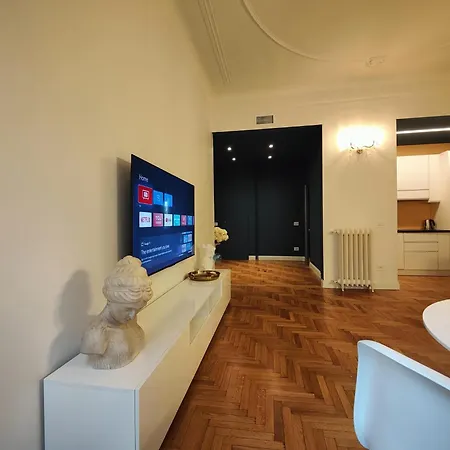 9 Guests 2 Together 2 And 3 Floor With, 4 Bedrooms, 4 Baths In Downtown With Ac, Wifi And Subway M1 M2 Airport Connected *