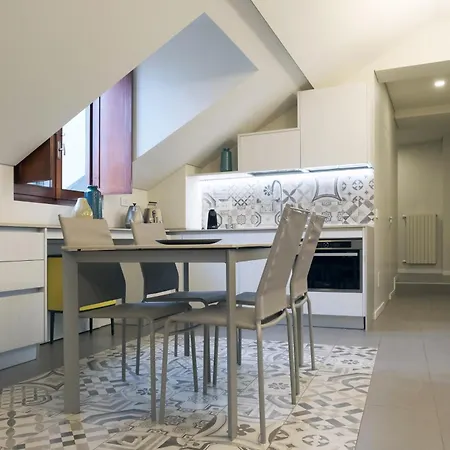 Comecasa 10 Minutes Walk From Duomo 2 Bedroom *
