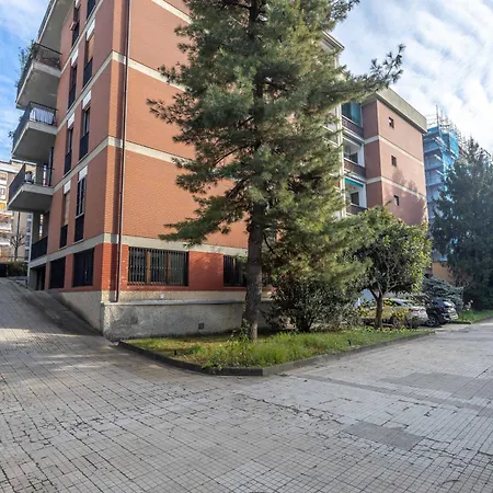 - San Siro Corner, With Private Parking