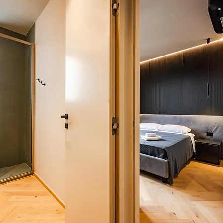 Luxury With View Steps From The Duomo מילאנו