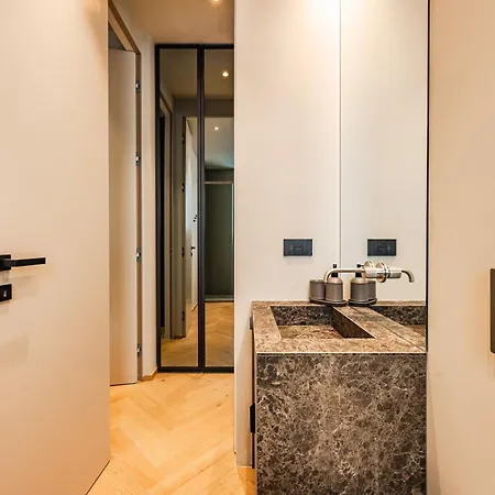 דירה Luxury With View Steps From The Duomo מילאנו