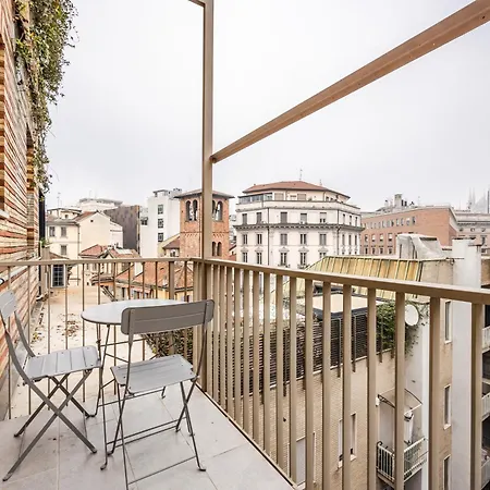 Luxury With View Steps From The Duomo מילאנו