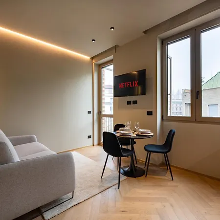 Luxury With View Steps From The Duomo * Mediolan